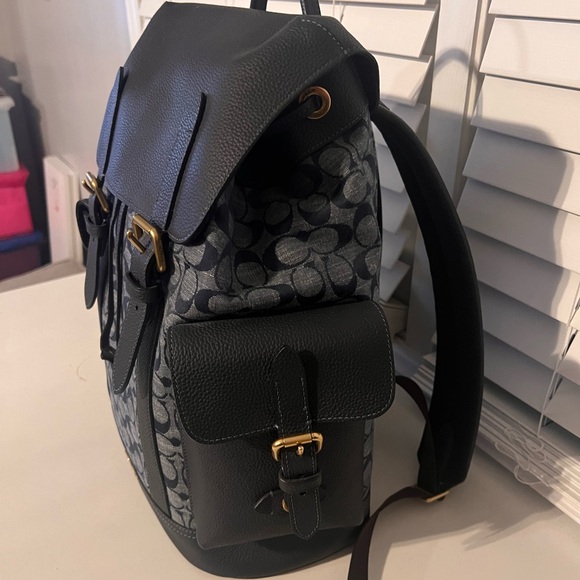 Authentic Coach Hudson Backpack in Signature Chambray - Brass/denim. - Picture 3 of 8